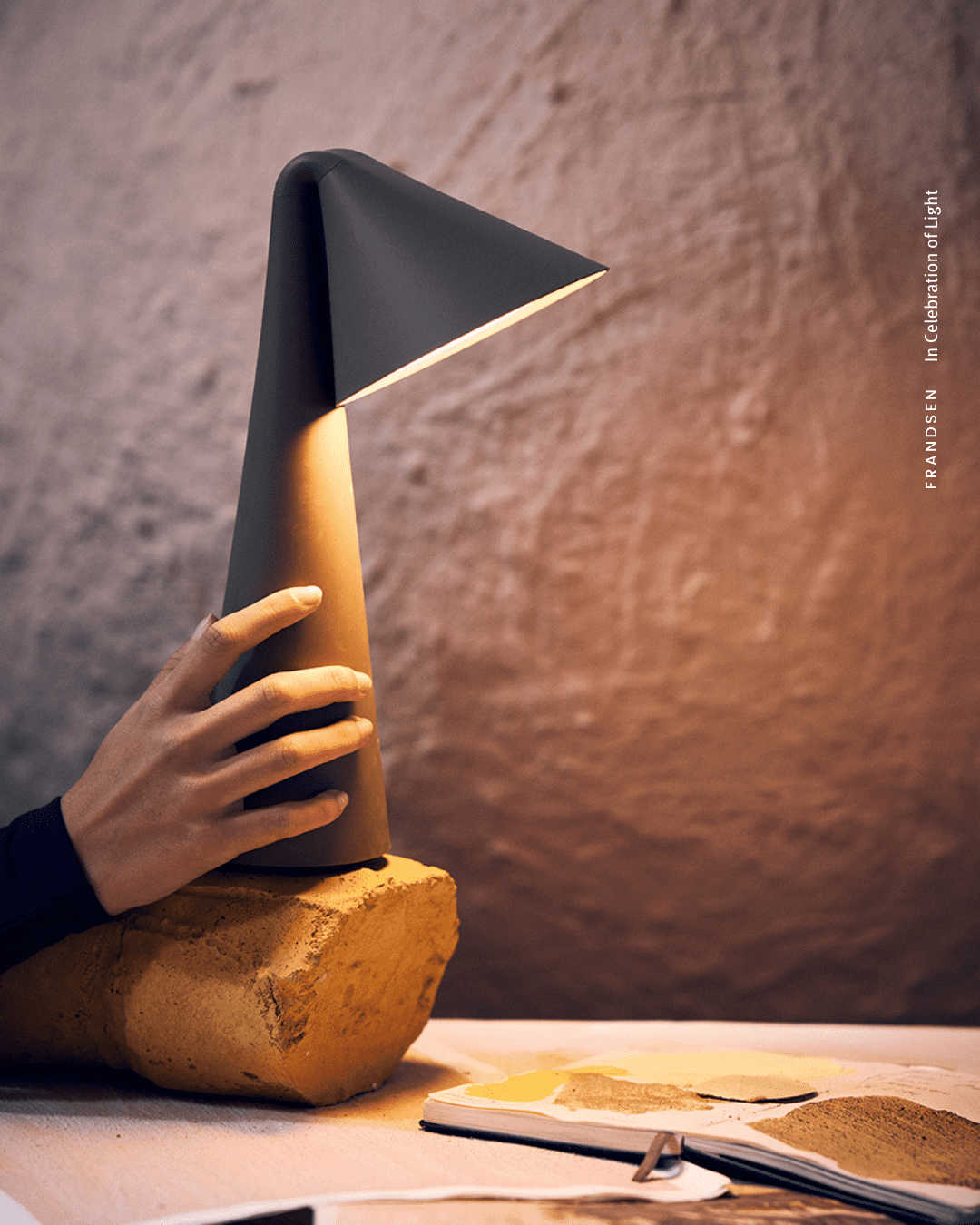 Ami Portable Lamp i Olive Stone 