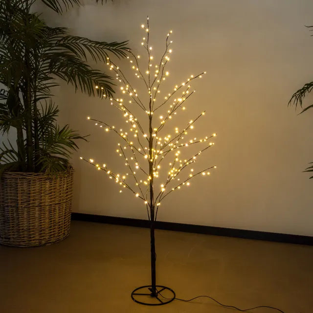 Rasmus Lystræ 120 cm med 273 LED placeret i stuen for dens hyggelige belysning