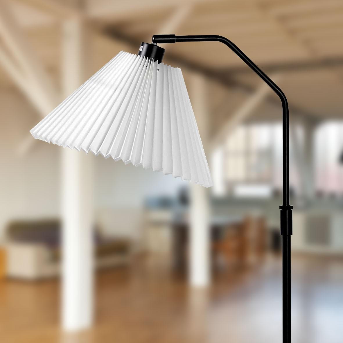 Halo Design BERLIN GULVLAMPE SORT lampeskærm i plisse