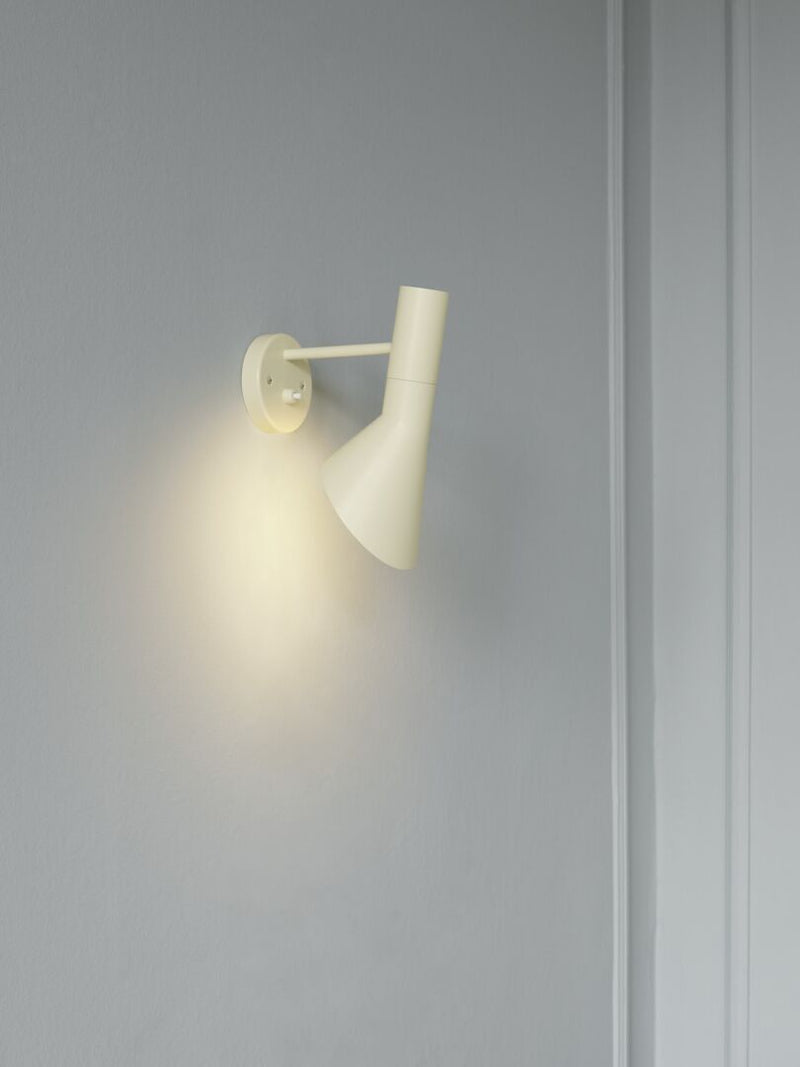 AJ væglampe i klassisk dansk design