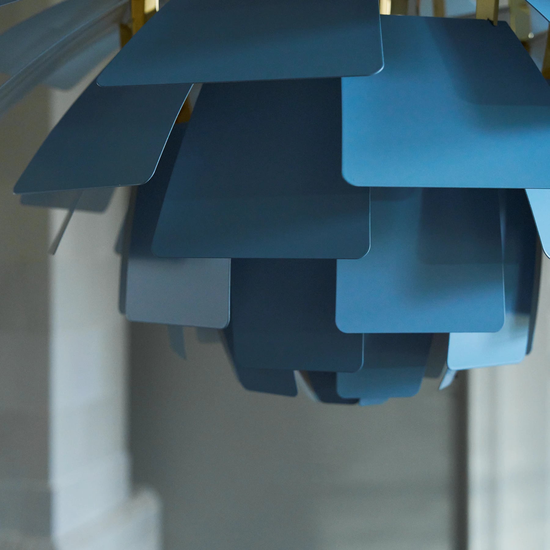 Detaljer på PH Artichoke Ø 480 Pendel Dusty Blue/Metallised Brass