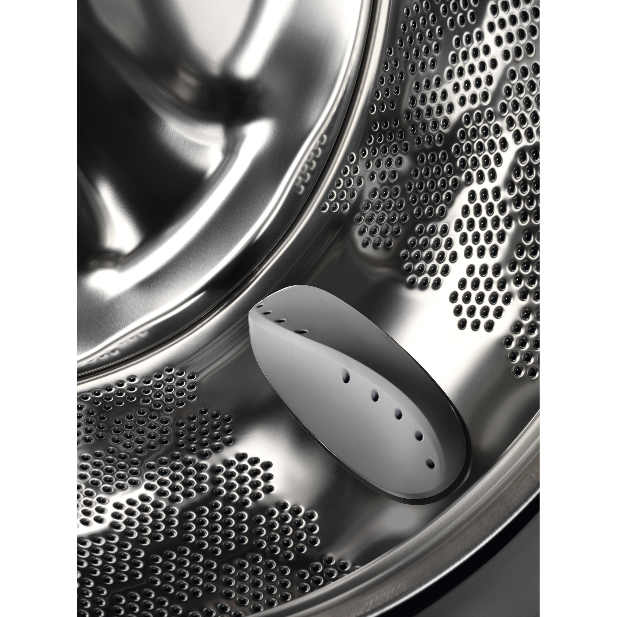 Zoomet ind på tumbleren fra Electrolux EFI611N84N frontbetjent vaskemaskine 8 kg