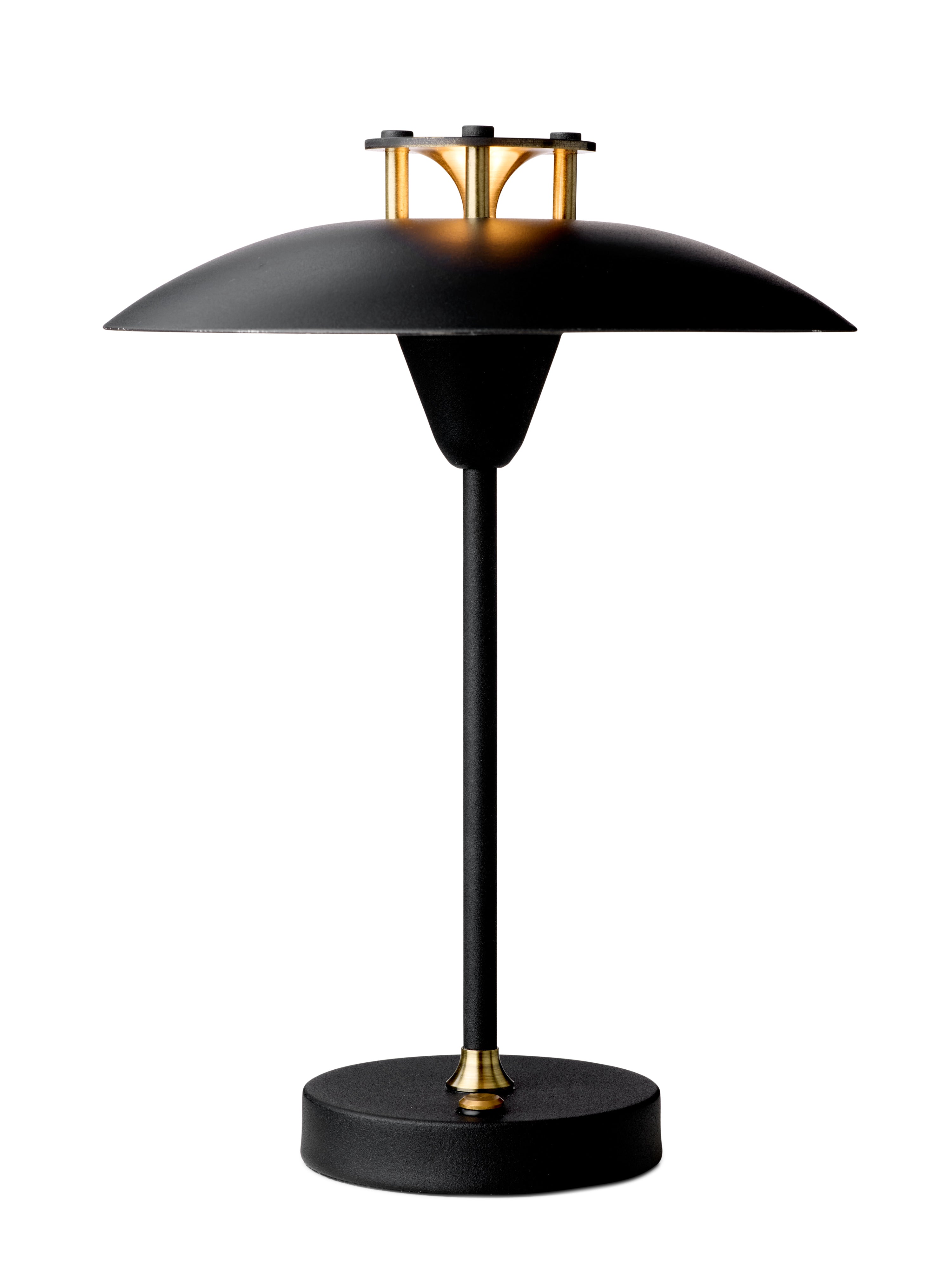 Zoomet helt ind på den elegante Mini Stepp 1-2-3 Portable Bordlampe i Sort