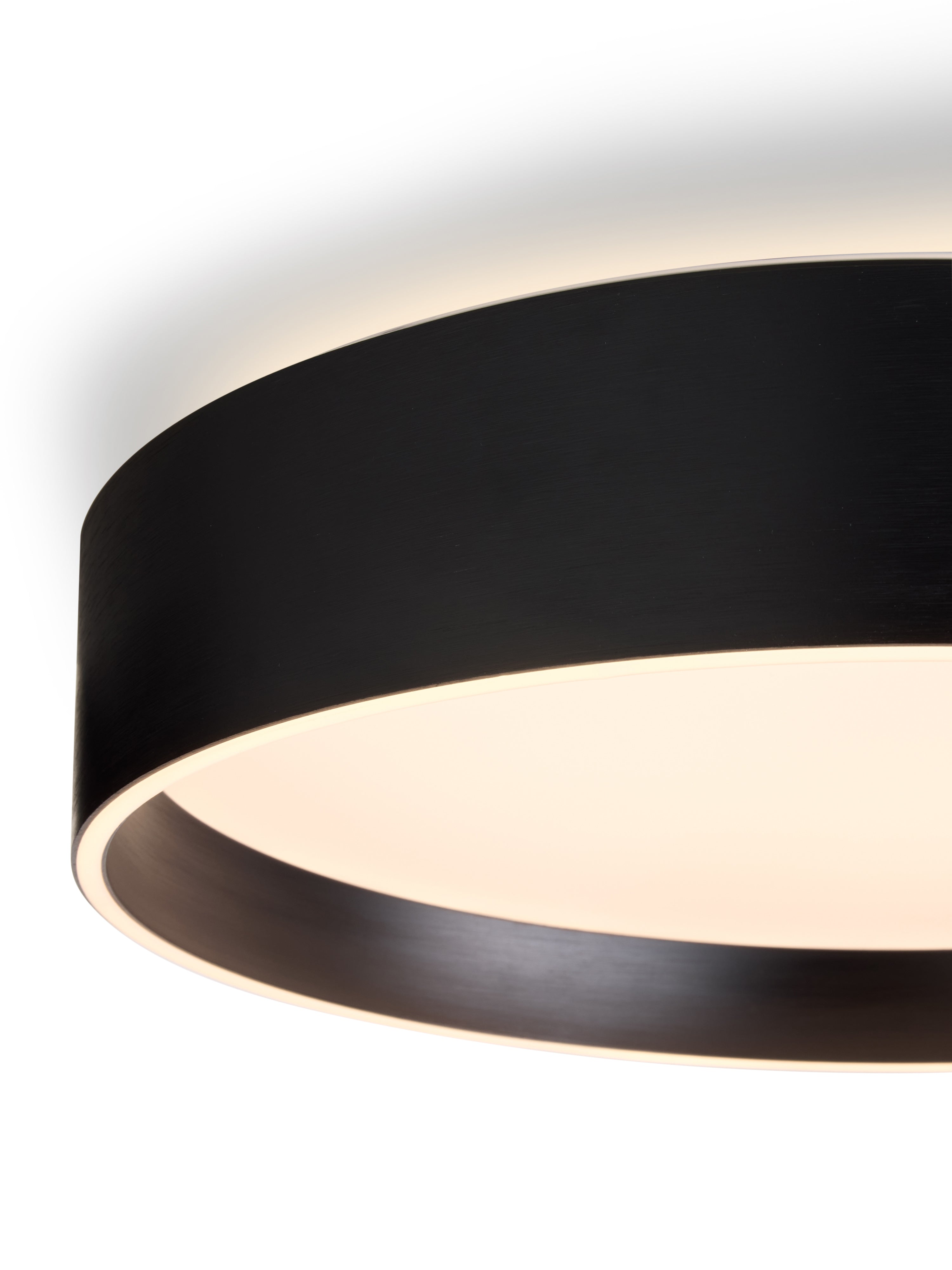 Zoomet helt ind på lampeskærmen fra Universal 3 Lite Loftslampe Ø50 i Sort