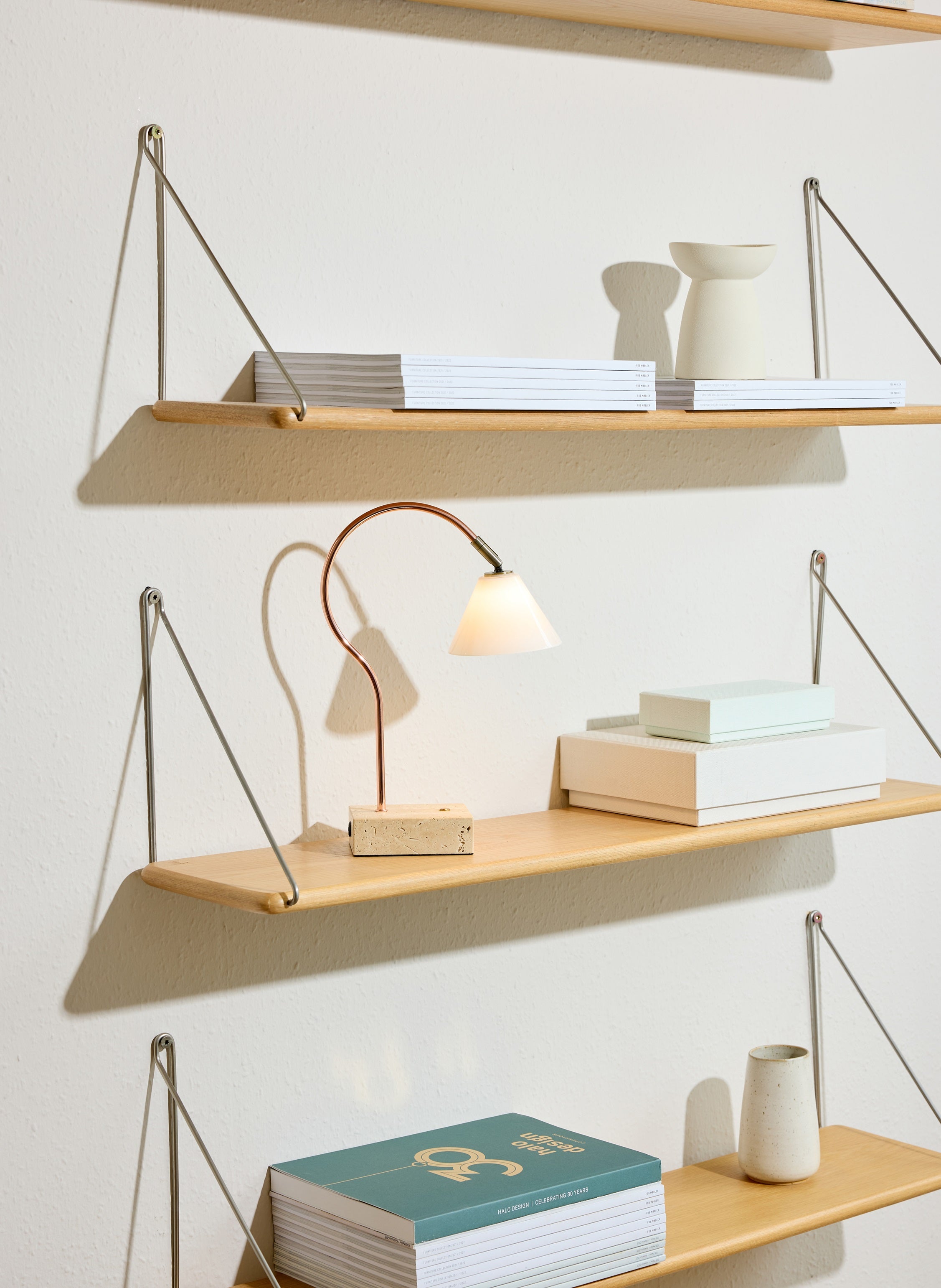 Halo Designs Question Portable Table Lamp Copper Antique Brass Opal Glass på en hylde