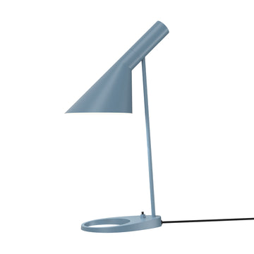 Dusty blue arne jacobsen lampe fra Louis Poulsen