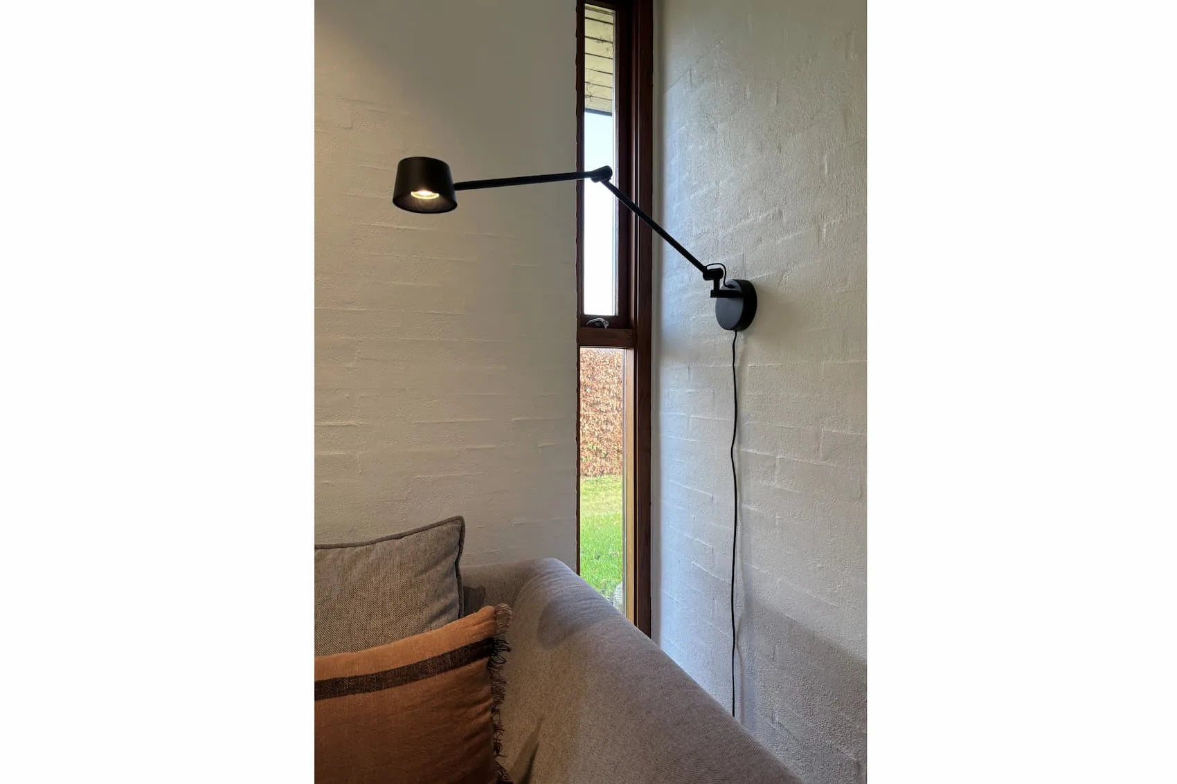 Direction Wall sort LED væglampe i stuen