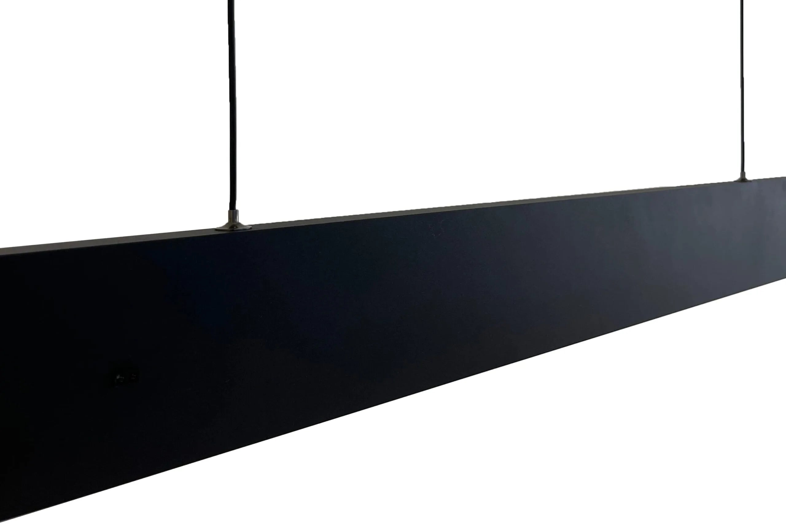 Den æstetiske Superior Pendel Dots Down Dimm LED i Sort hængt op i stuen