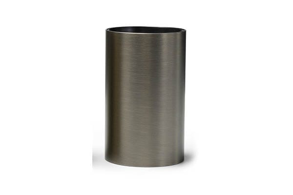 Zoomet helt ind på den elegante designet Cylinder i Titanium