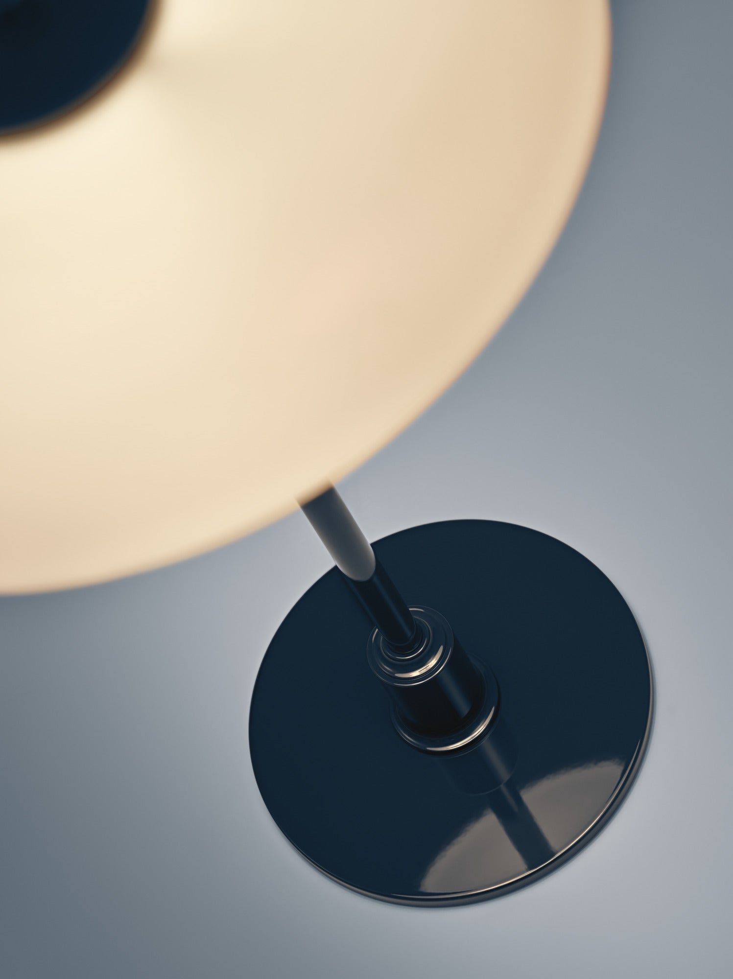 PH 3/2 Deep Blue bordlampe set oppefra