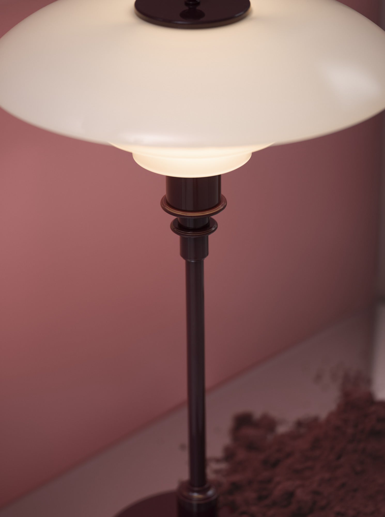 PH 3/2 Glossy Burgundy bordlampe detaljer