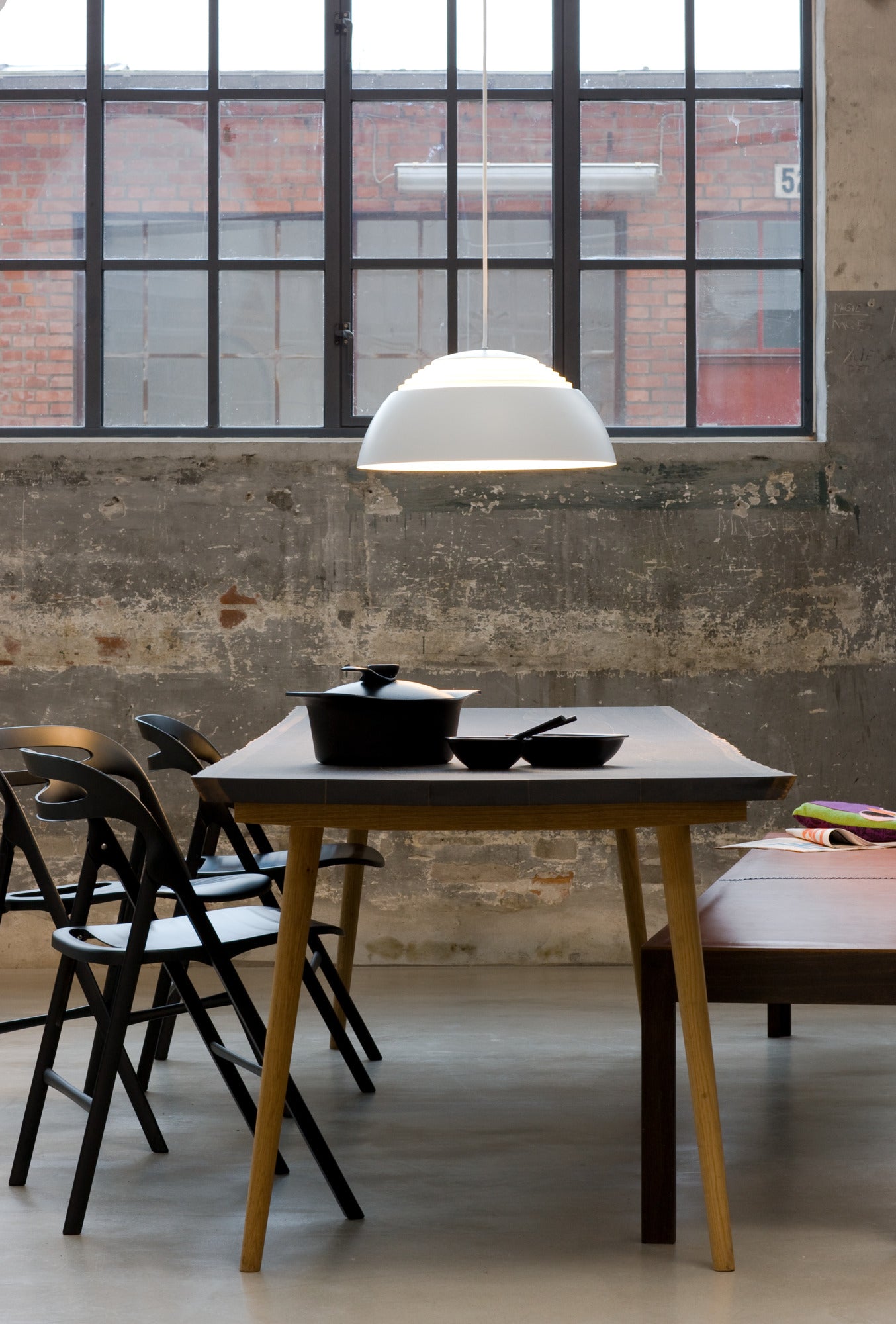 AJ royal pendel lampe over et spisebord