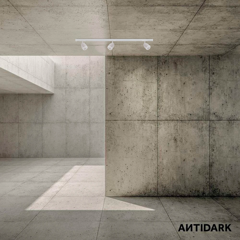 Rustik hal med Antidarks Klokkesæt 2m + 3 Spots i Hvid fra Designline serien