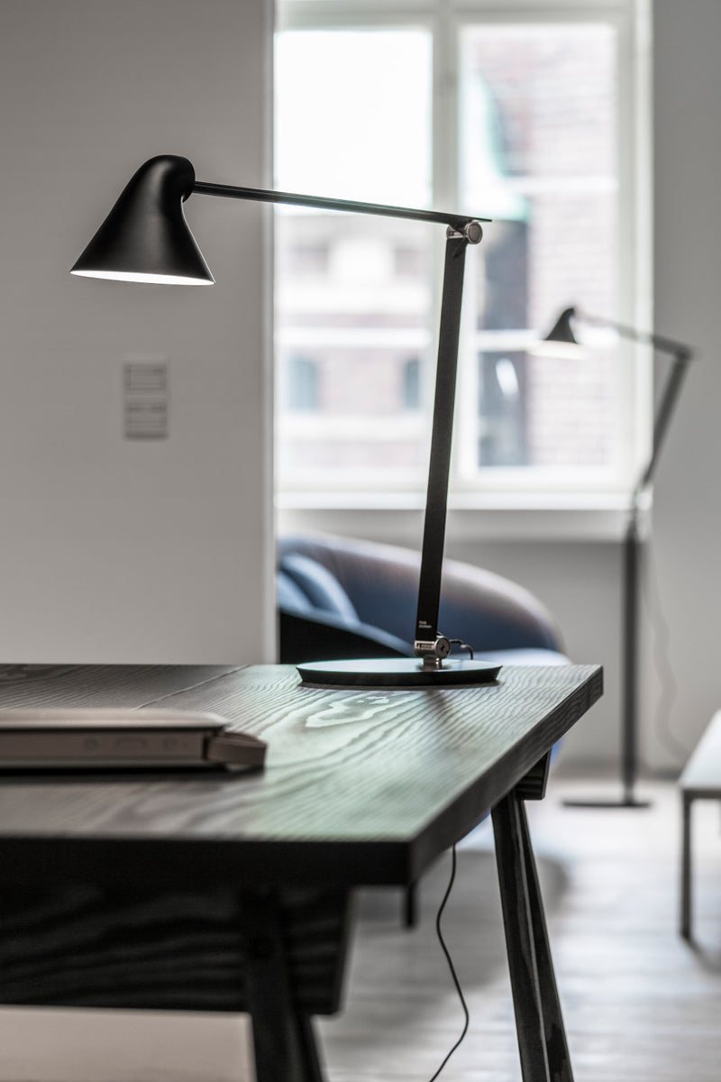 NJP Bordlampe LED 2700K  Sort