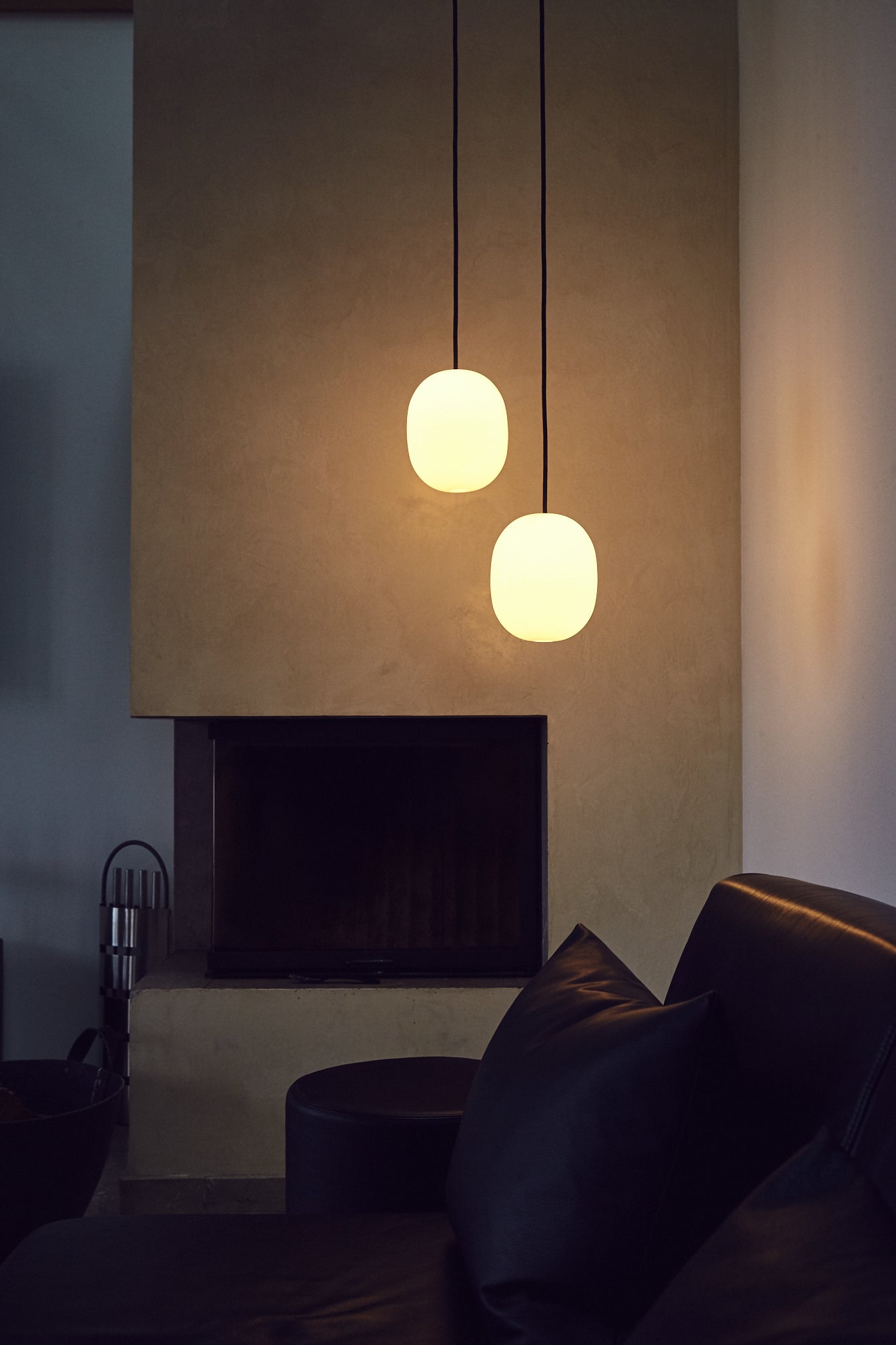 Superæg 150 Pendel opal glas - Sort Ledning