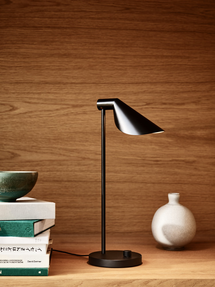 MS022 Sort Bordlampe