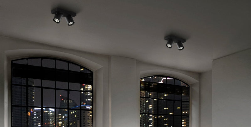 to stk. Light-Point Focus spot monteret i loft i lejlighed