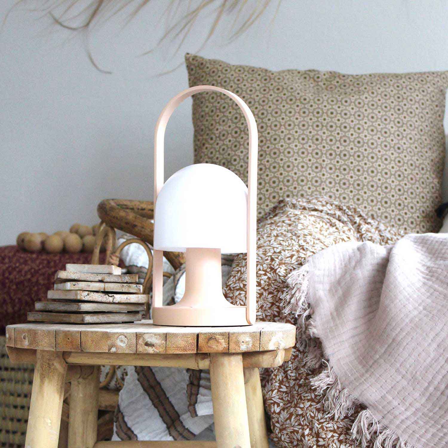 Lampefeber FollowMe Portable Bordlampe Pink klar til indendørs læsehygge