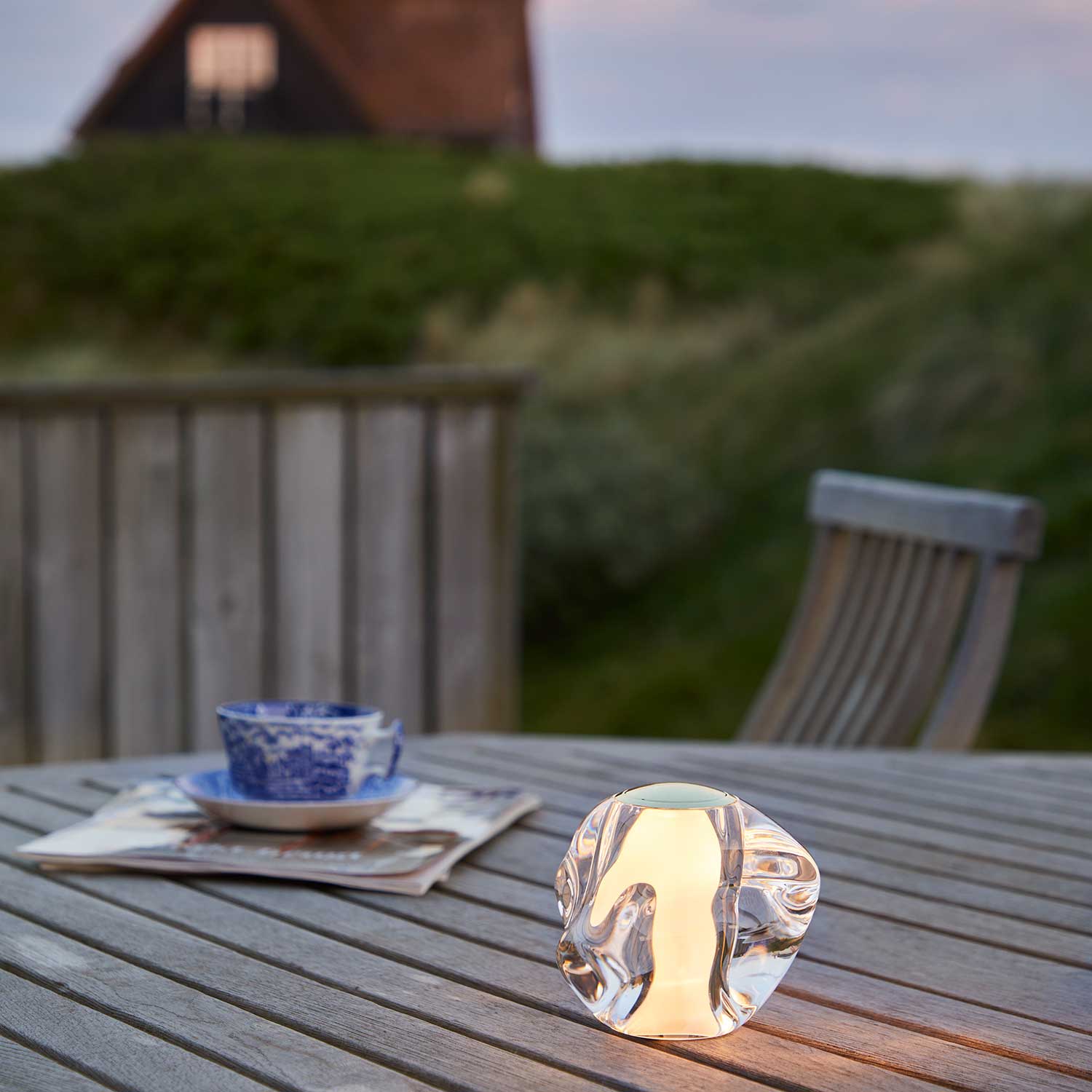 Nyd den danske sommer lidt længere, med op til hele syv (7) timers levetid med LOOM Design Ice Ball