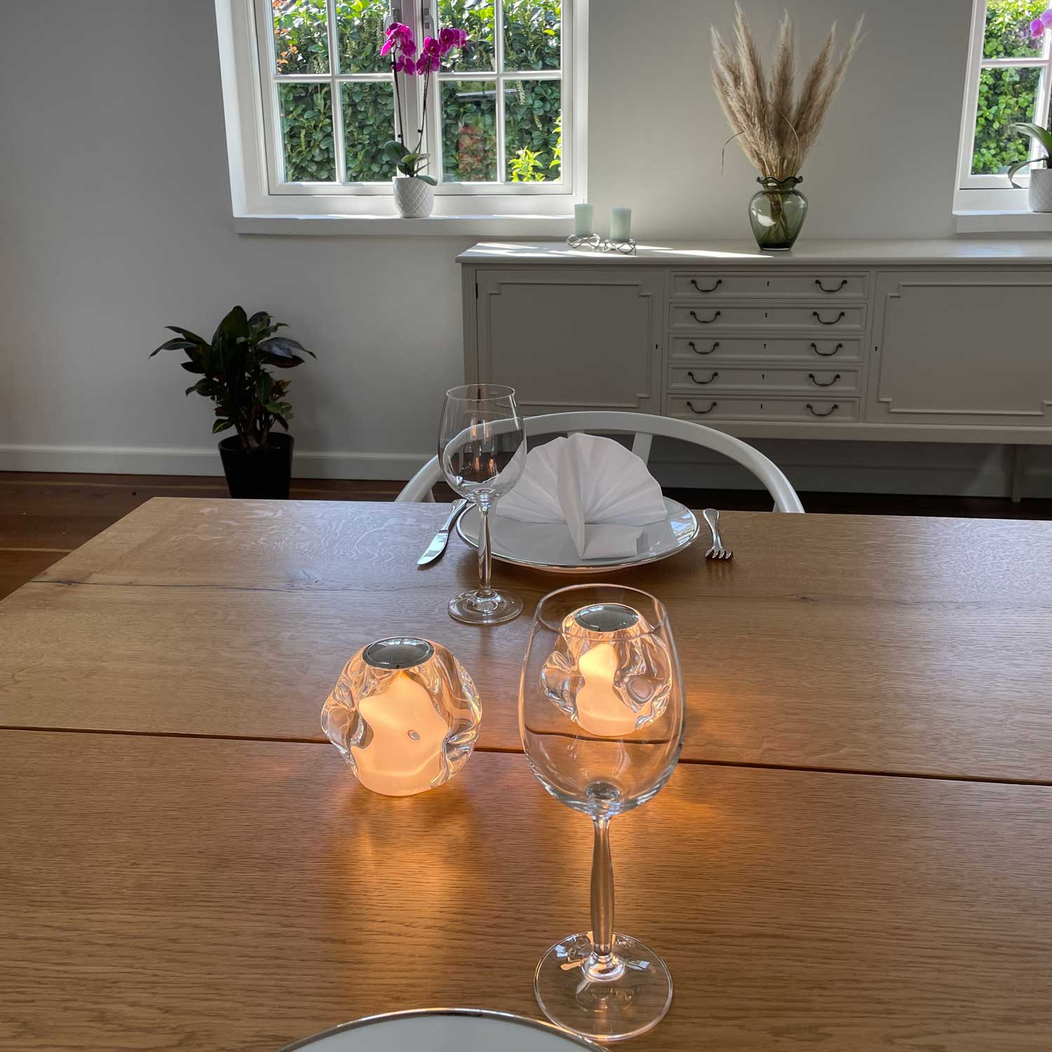 Hygge ved spisebordet med LOOM Design Ice Ball