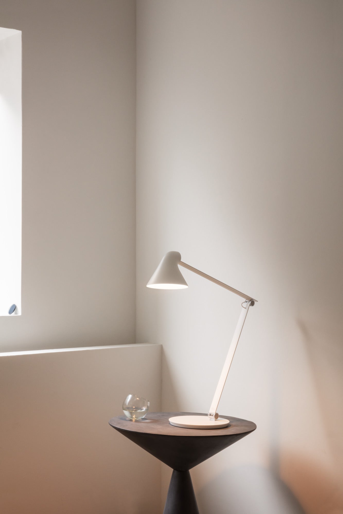 NJP Bordlampe LED 2700K Hvid