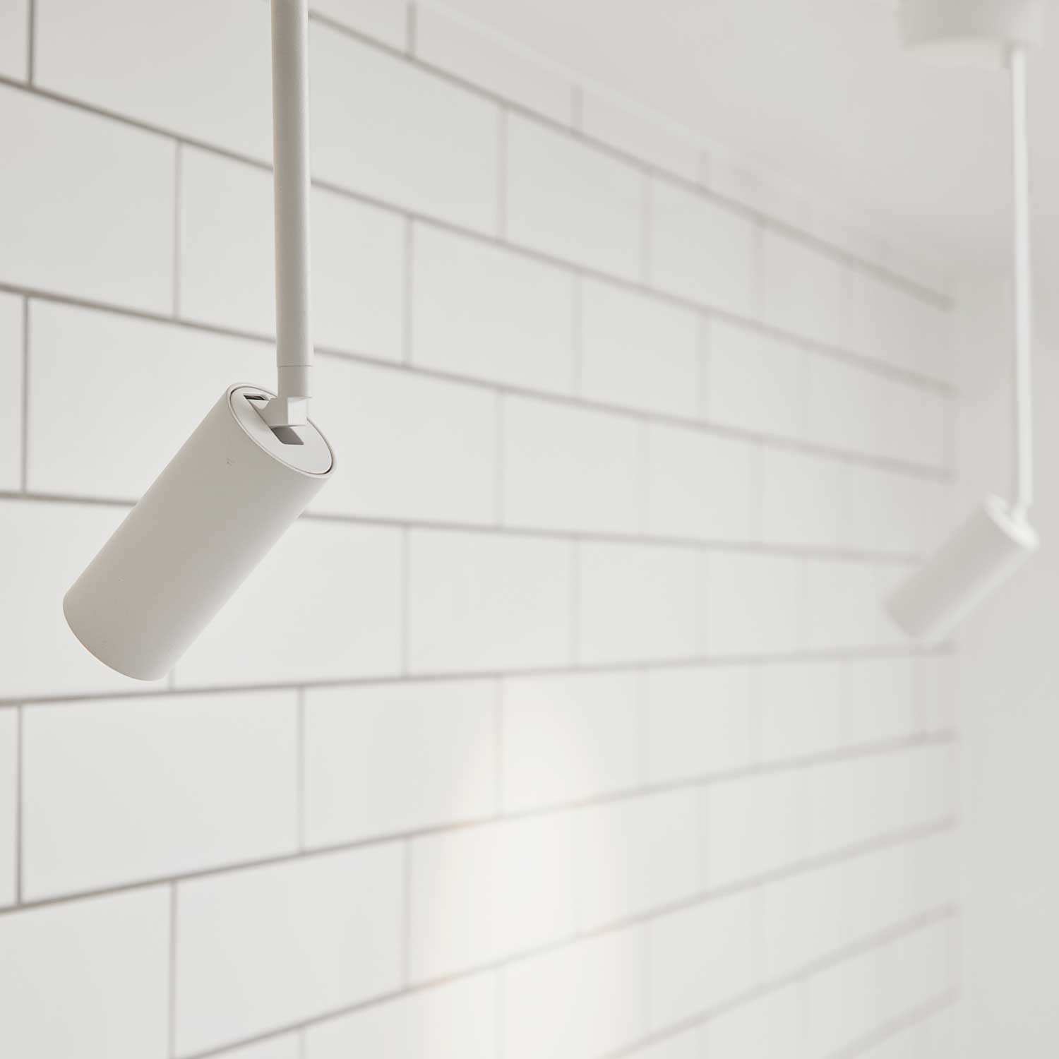 LOOM Design Iris hvid LED spotlampe