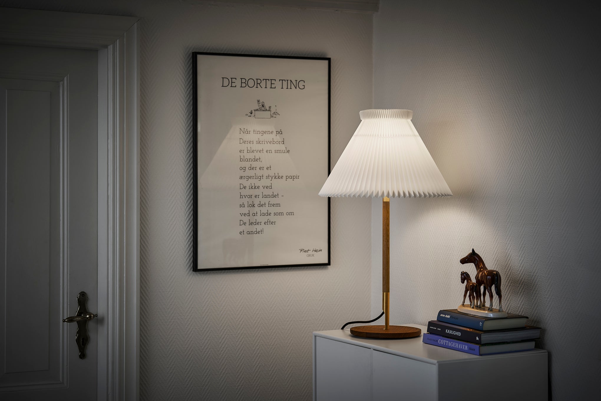 LE KLINT 328 LK 80 Bordlampe lys eg/messing på skab