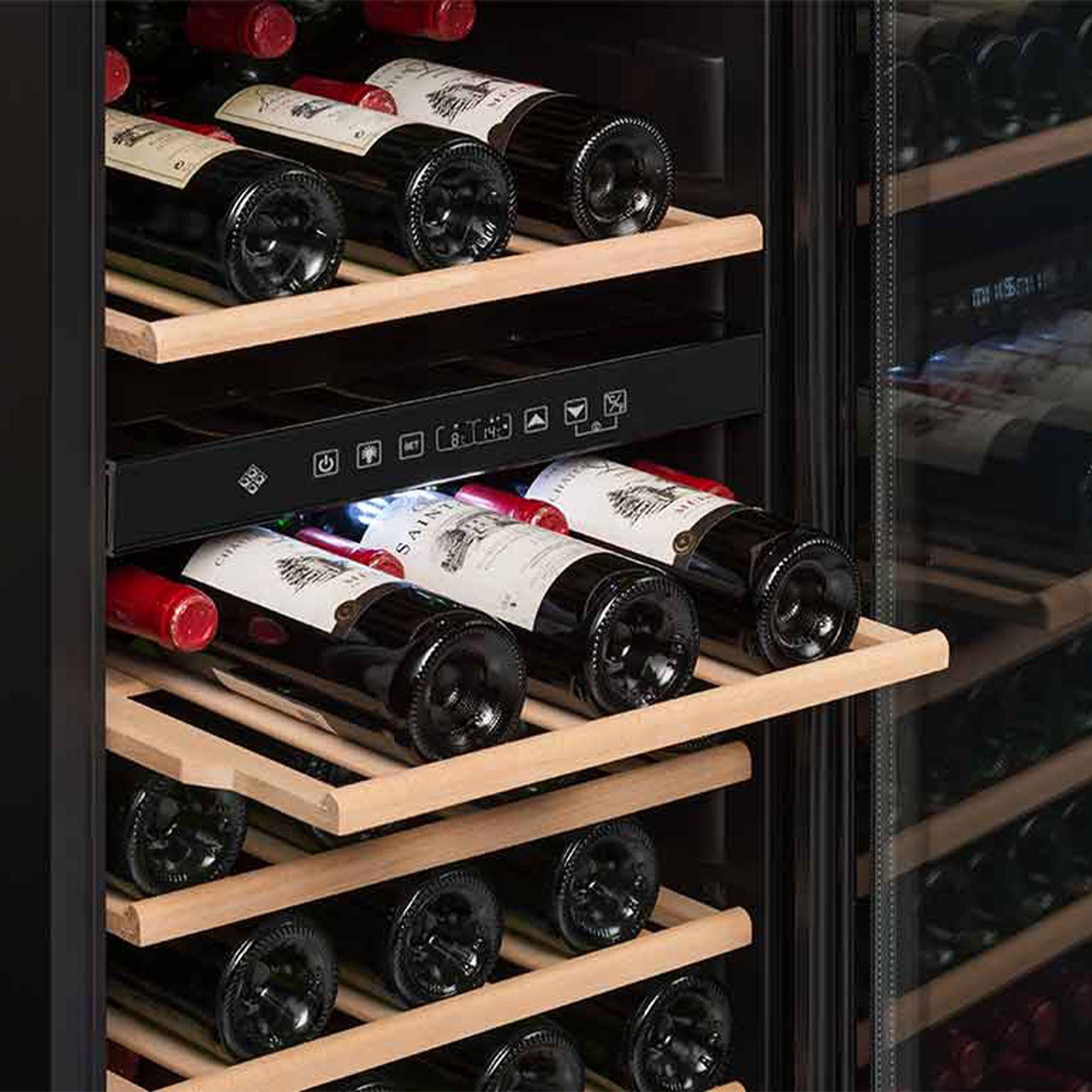 Temptech La Sommelière ECS81.2Z vinkøleskab med fyldte hylder