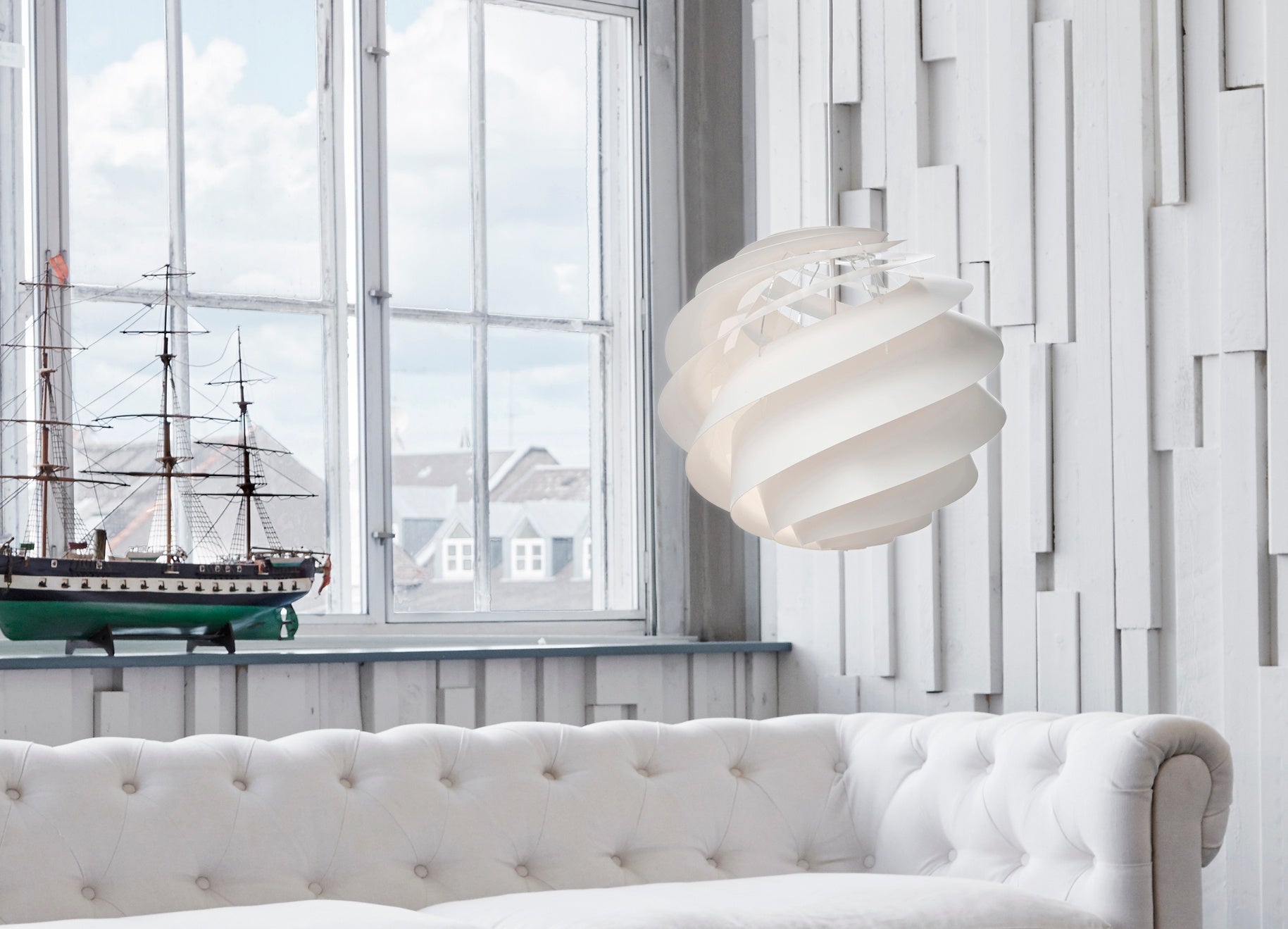 LE KLINT 1313 Swirl 3 E27 Ø40 Hvid Medium Pendel over sofaen