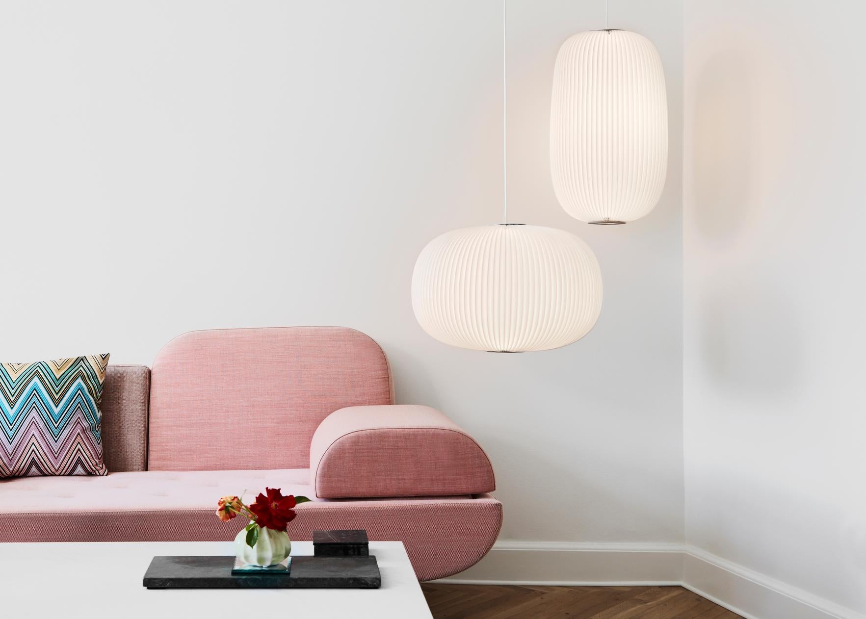 Lamella 1 guld/hvid over sofaen