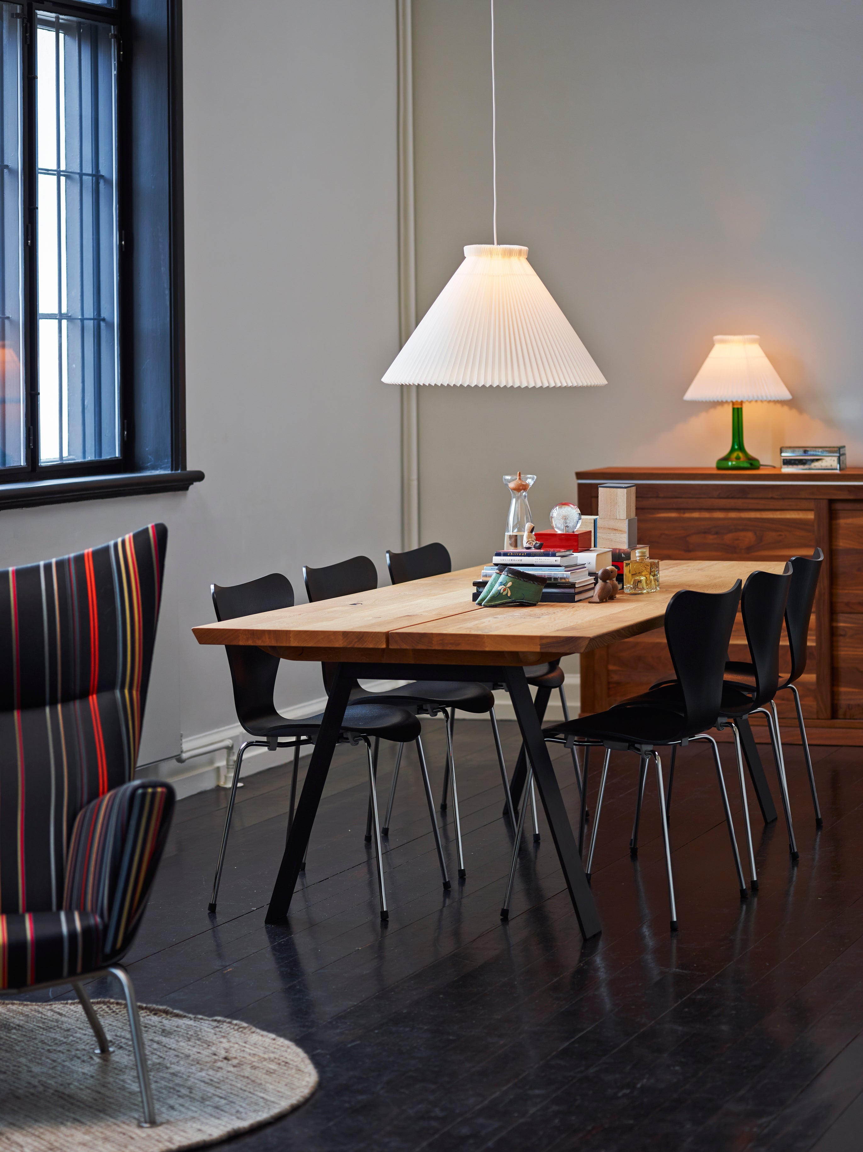LE KLINT 343 Bordlampe Grøn/Papir i stuen