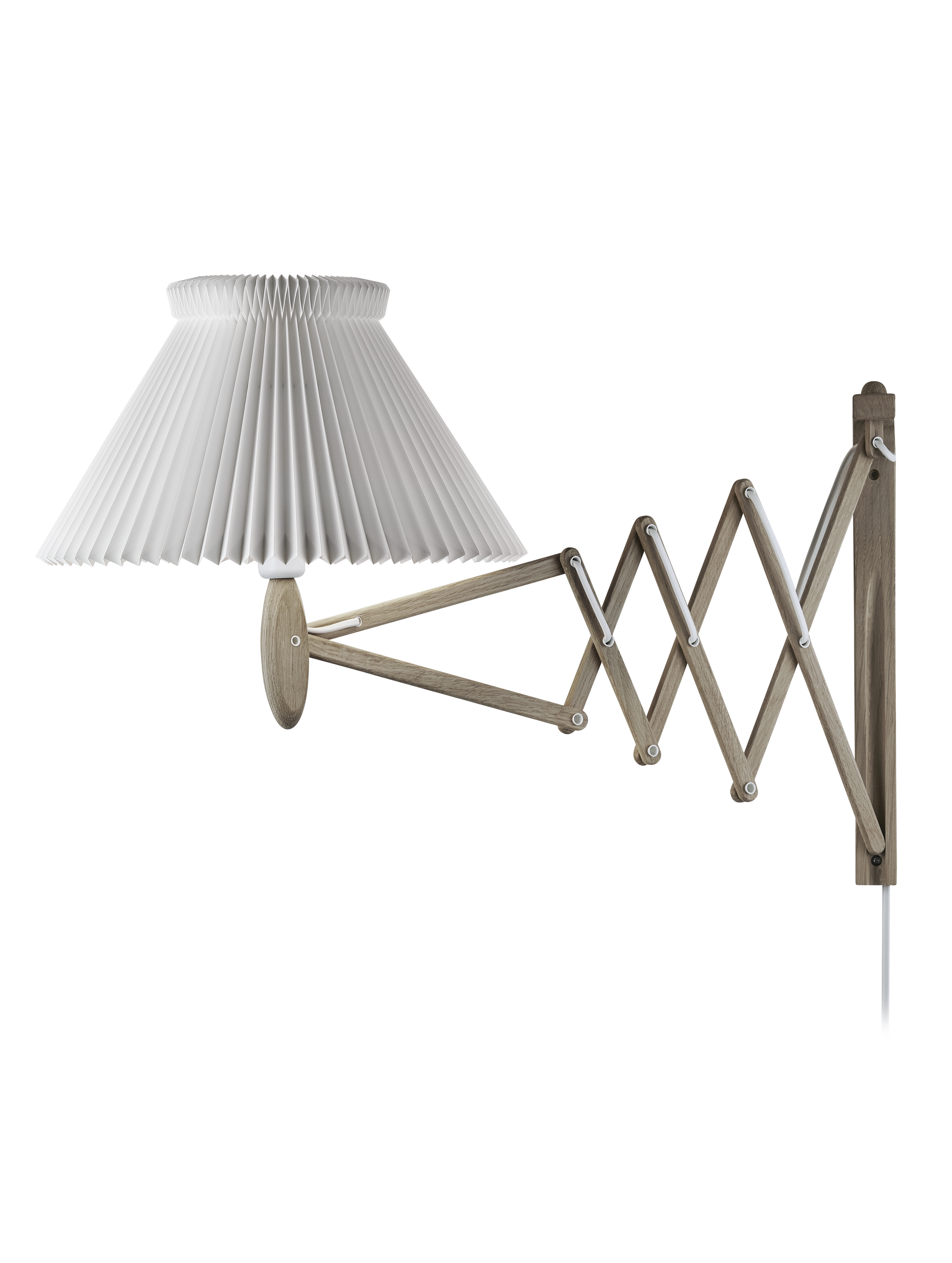 Sidevinkel på den elegante designet Le Klint 223-1 Sax Væglampe Lys Eg