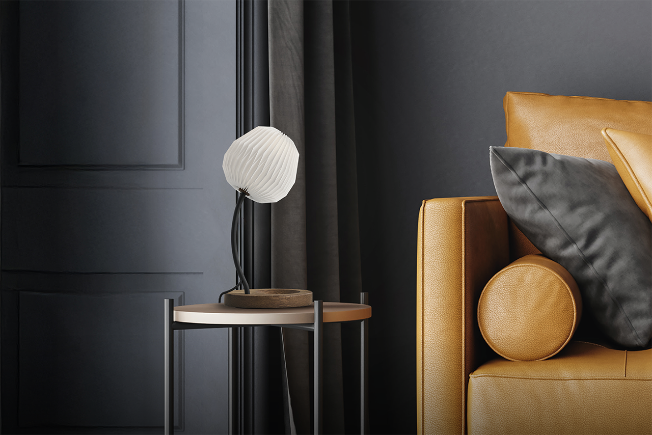 LE KLINT 330 Bouquet Bordlampe Smoked Oak Black M. Papir ved sofa