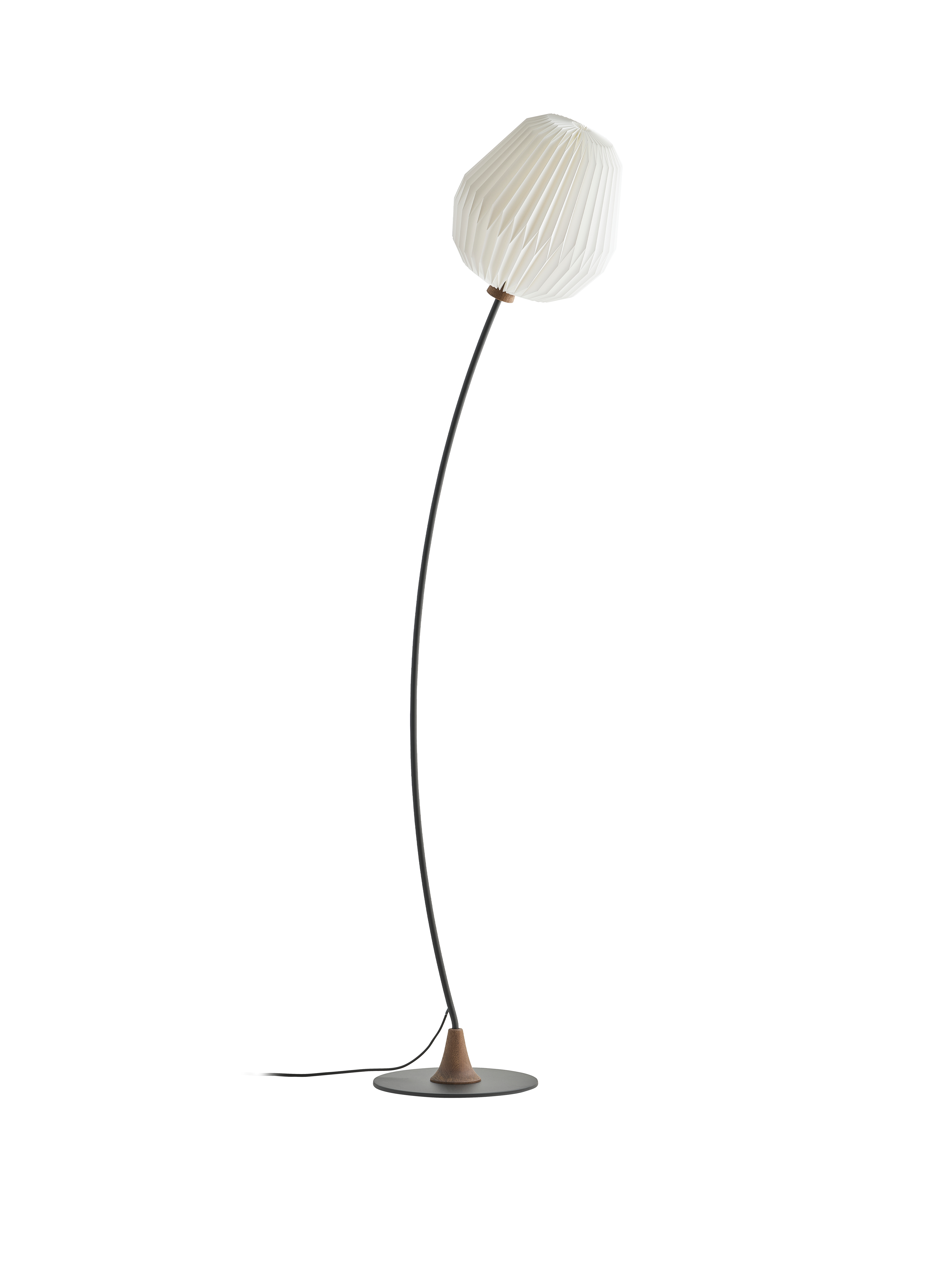 LE KLINT 330 Bouquet Gulvlampe Smoked Oak Black M. Papir tændt