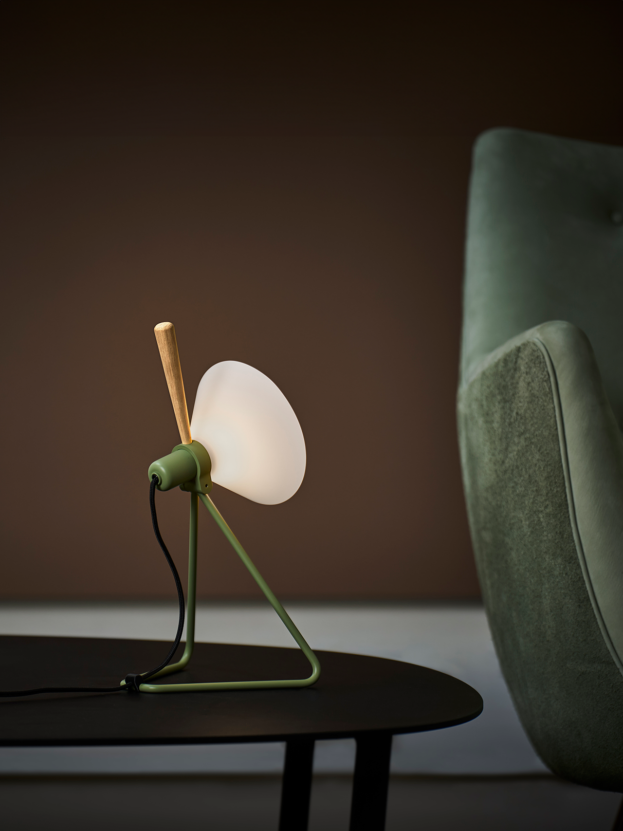 Få styr på hyggen med LE KLINT Spot Olive Green bordlampen