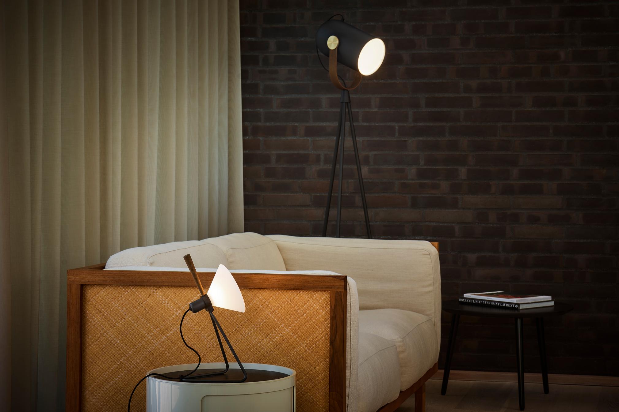 Le Klints 362 ved sofa