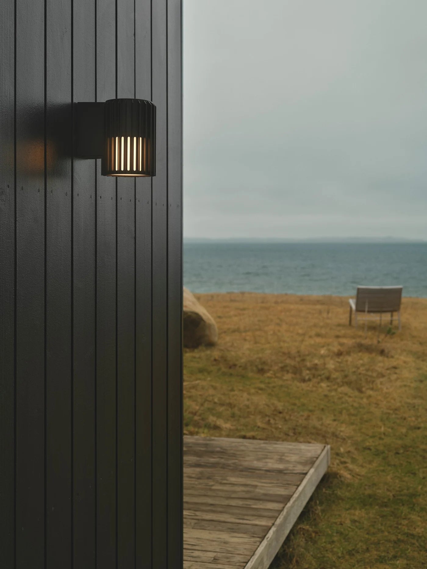 Sikr udendørslyset på en forsvarlig måde med Aludra Seaside væglampen