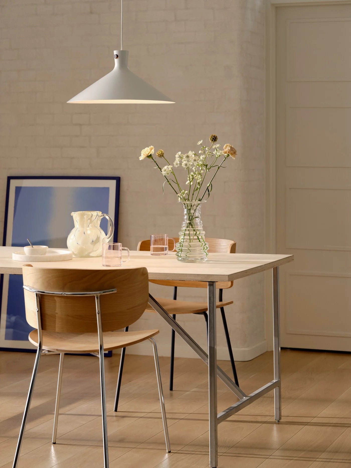 Nordlux Dorina Pendant Lamp i White sat op over spisebordet