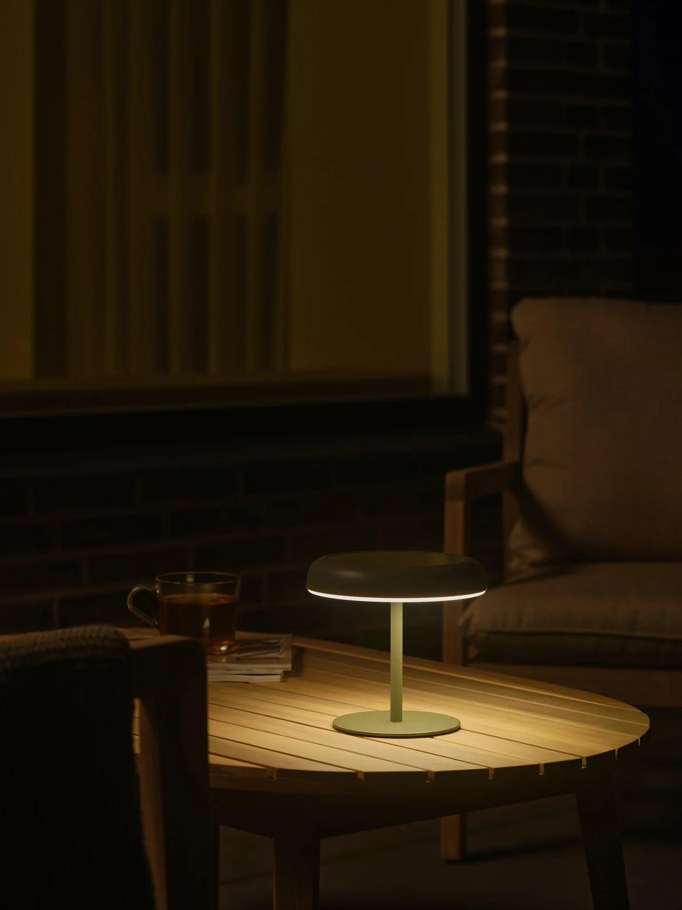 Kaffehygge med Elmer Solar grøn batterilampe
