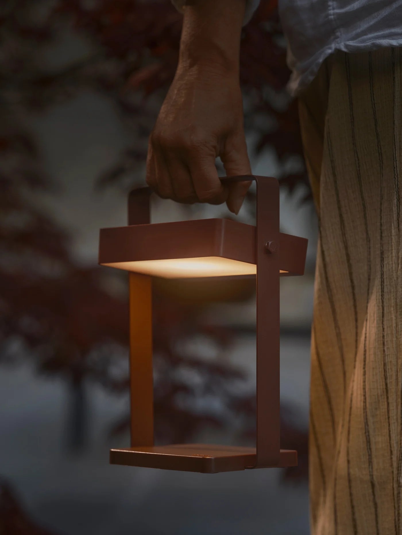 Den nemme betjente og flyt lige Saulio Solar Batterilampe i Brun