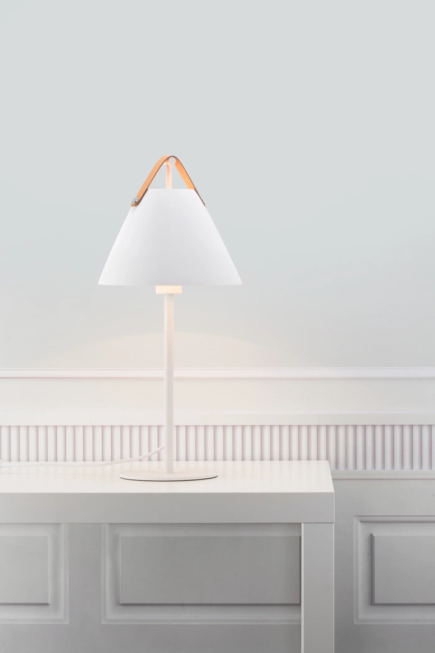 Strap Bordlampe  Hvid