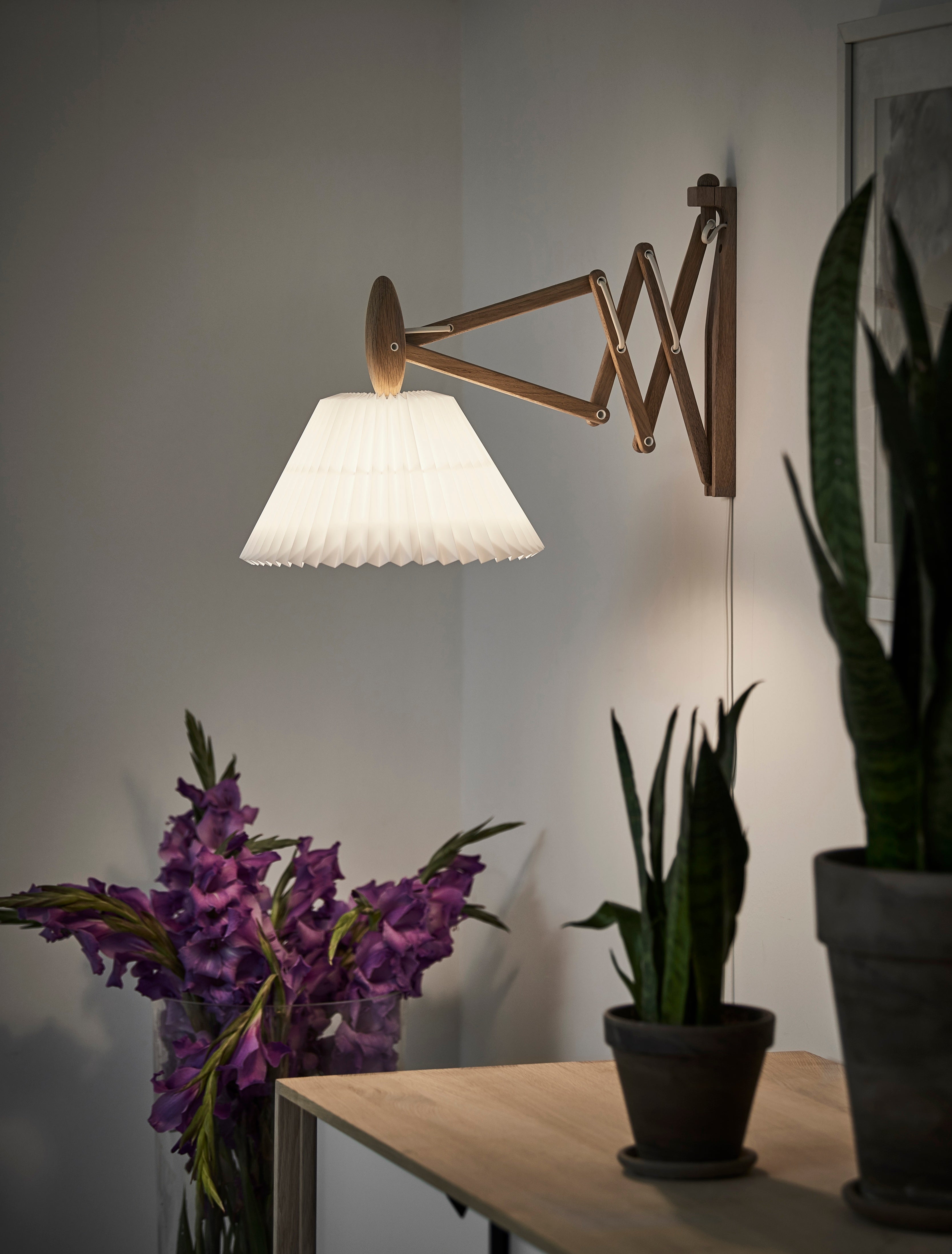 Le Klint 223-2 giver et bred og behageligt lys i et klassisk design