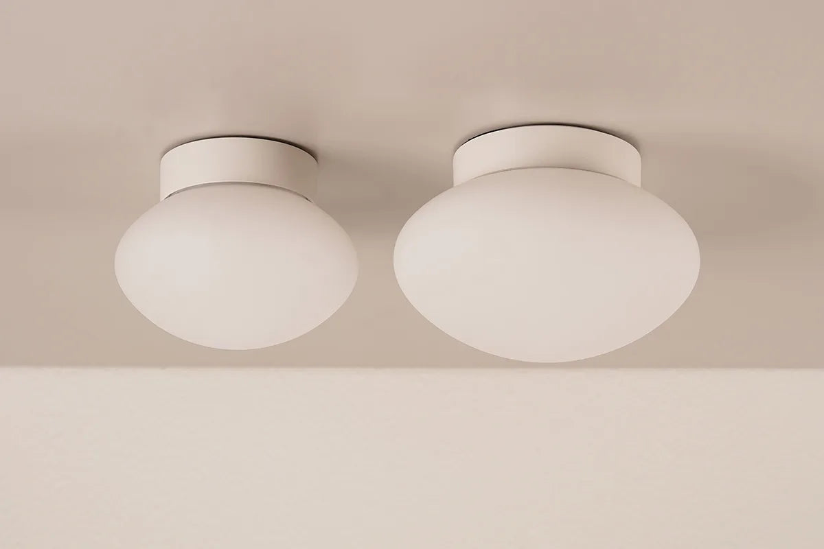 Mushroom hvid LED loftslampe og mini ved siden