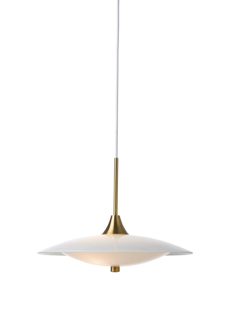 Halo Designs elegante designet Baroni Pendel Ø40 Opal/Messing med behagelig belysning
