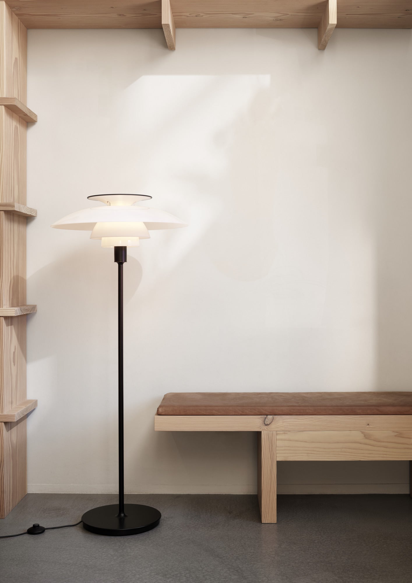 PH 80 gulvlampe med akryl opal skærme