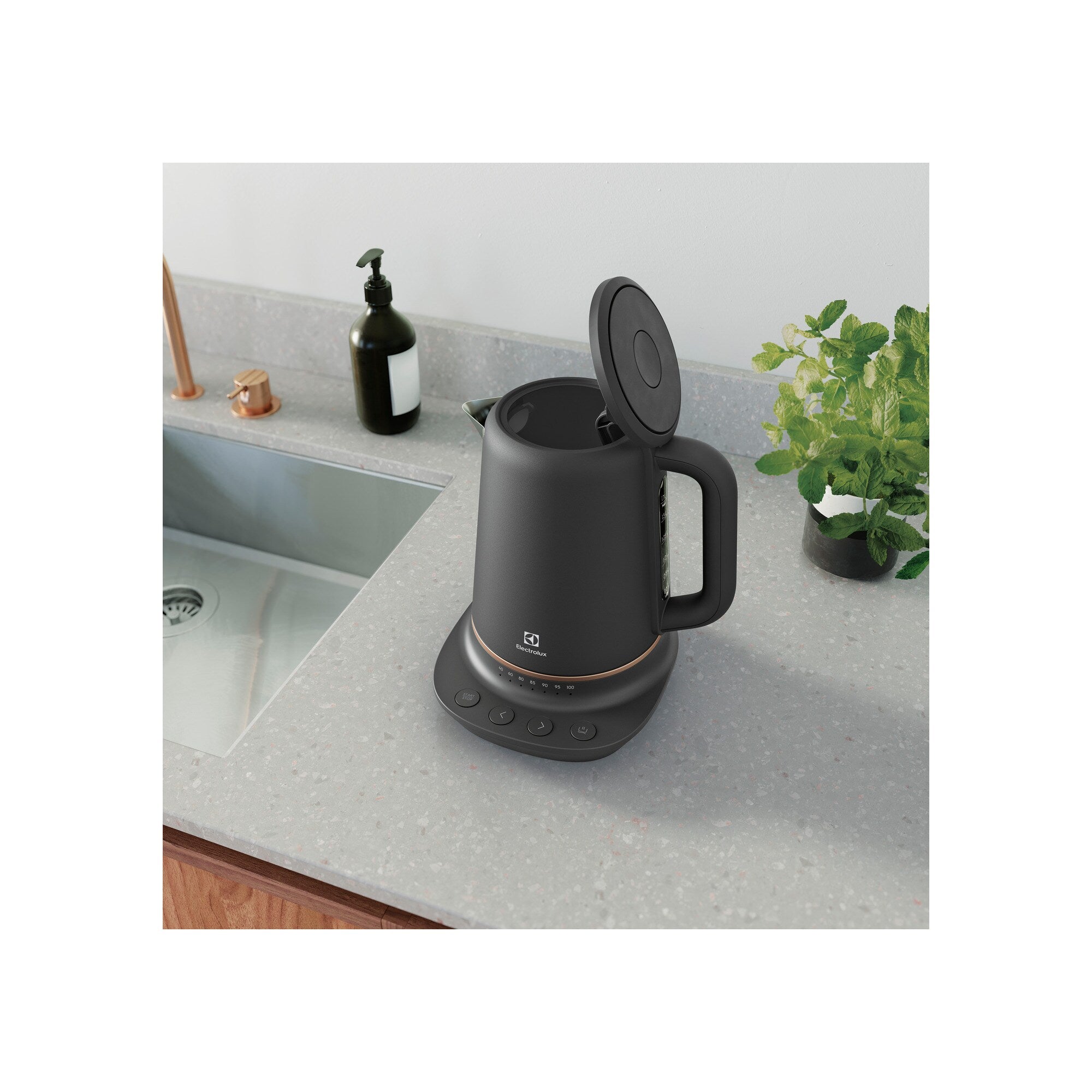 Elkedel Explore 7 Electrolux på et køkkenbord