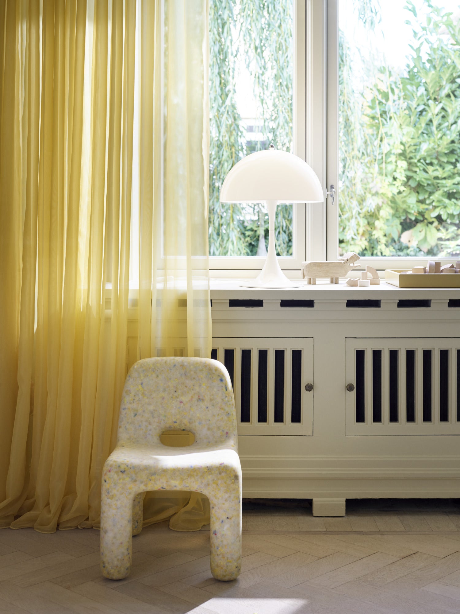 Panthella Bord 320 Hvid opalt akryl