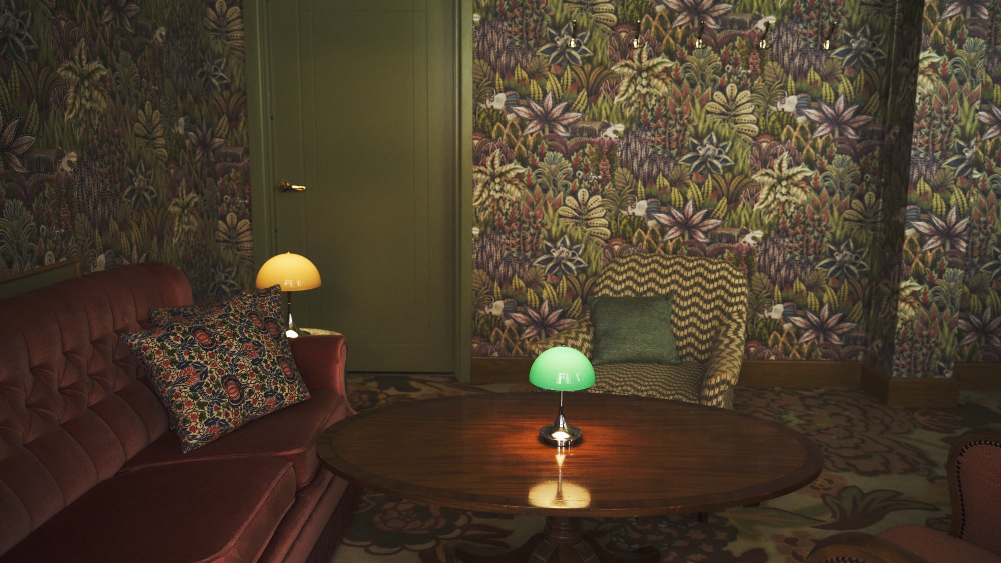 Panthella 160 Portable Lampe Original Opal Green i safarirummet