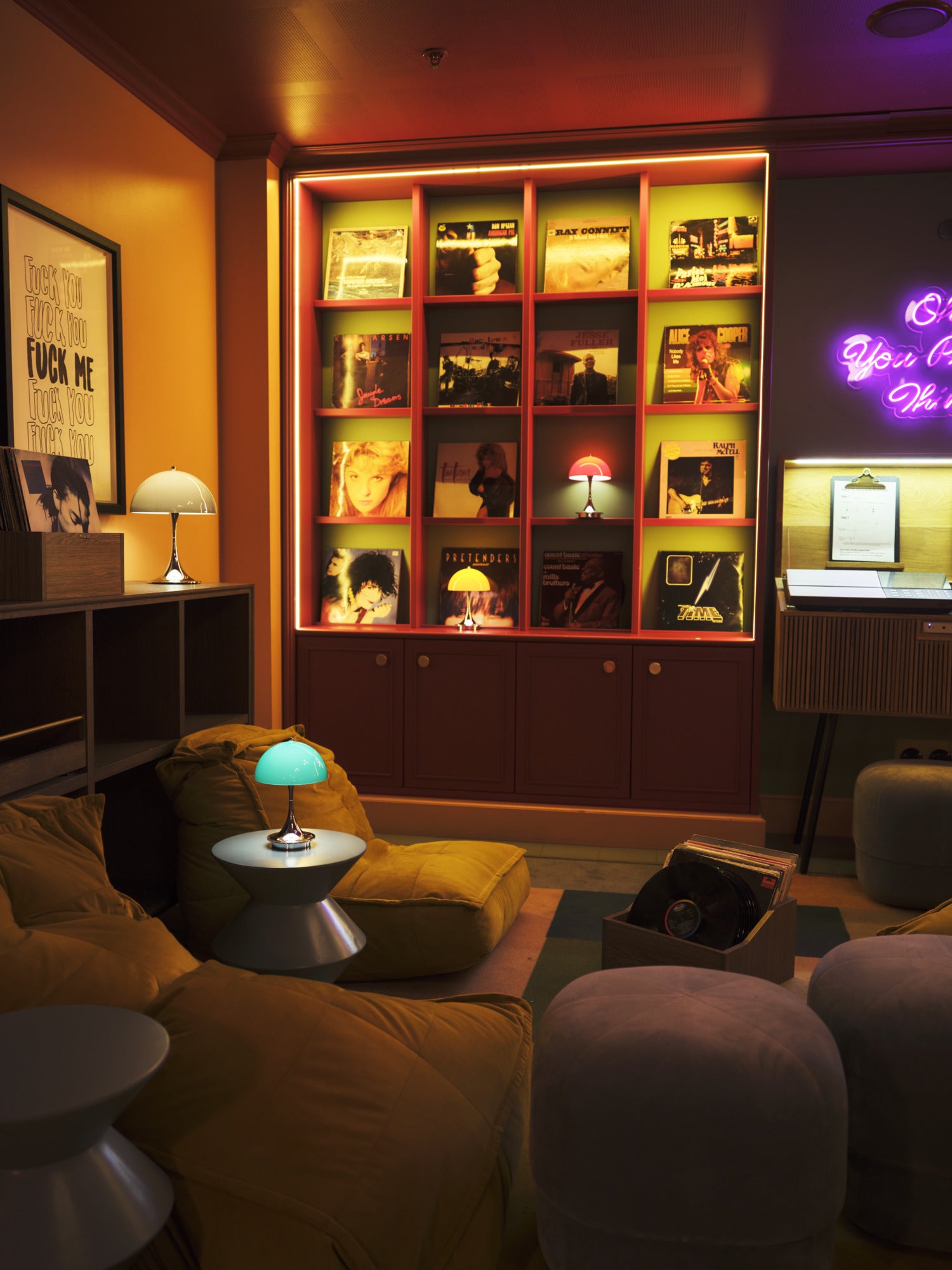 Panthella 160 Portable Lampe Original Opal Green i studiet