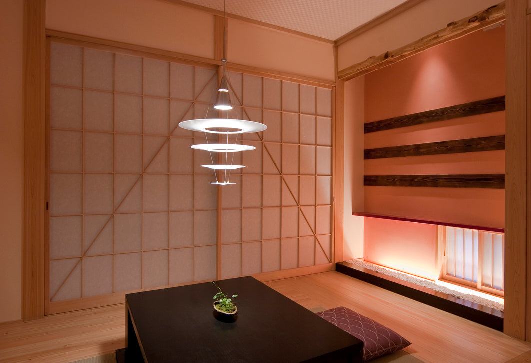 Enigma 425 pendel i en japansk inspireret stue